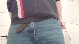 欲火中烧的家伙被绑住并被干了我的女友*s dtuff