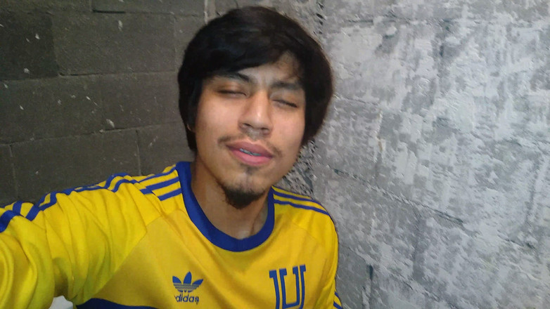 AlexAlejandro13: Dokončuji sledování playoffs, teď dostanu mléko z ptáka