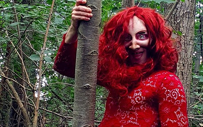 Demon Bitch: Cehennemden iblis kadın ve ormanda sert eğlence