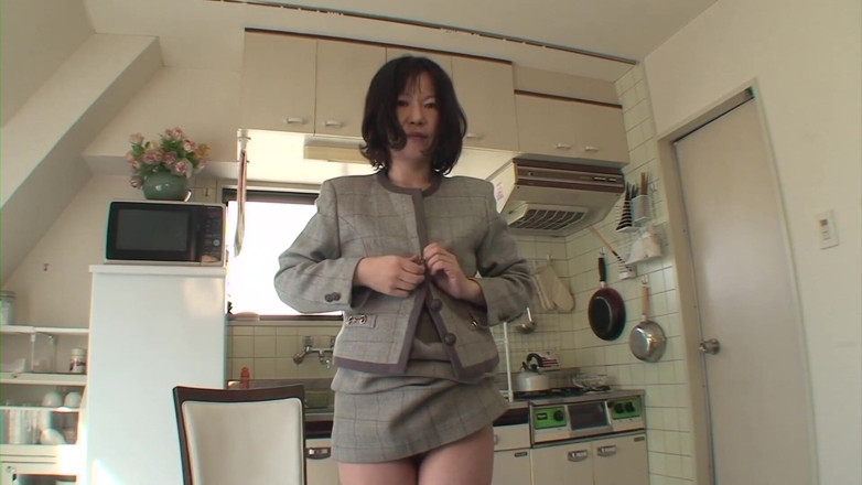 Asiatiques: Asian milf does her csting for bigrolle