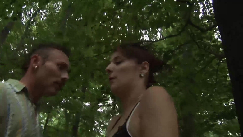 German amateur - 100% German hardcore videos: Morena puta fodendo na floresta
