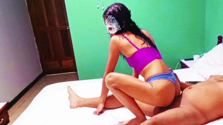 Skinnydanie21: La Flaca De Mi Hermanastra Me Seduce Con Su Culito