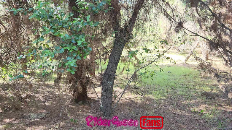 Riderqueen BBW Step Mom Latina Ebony: Riderqueen buitenshuis: video's voor buitenfans