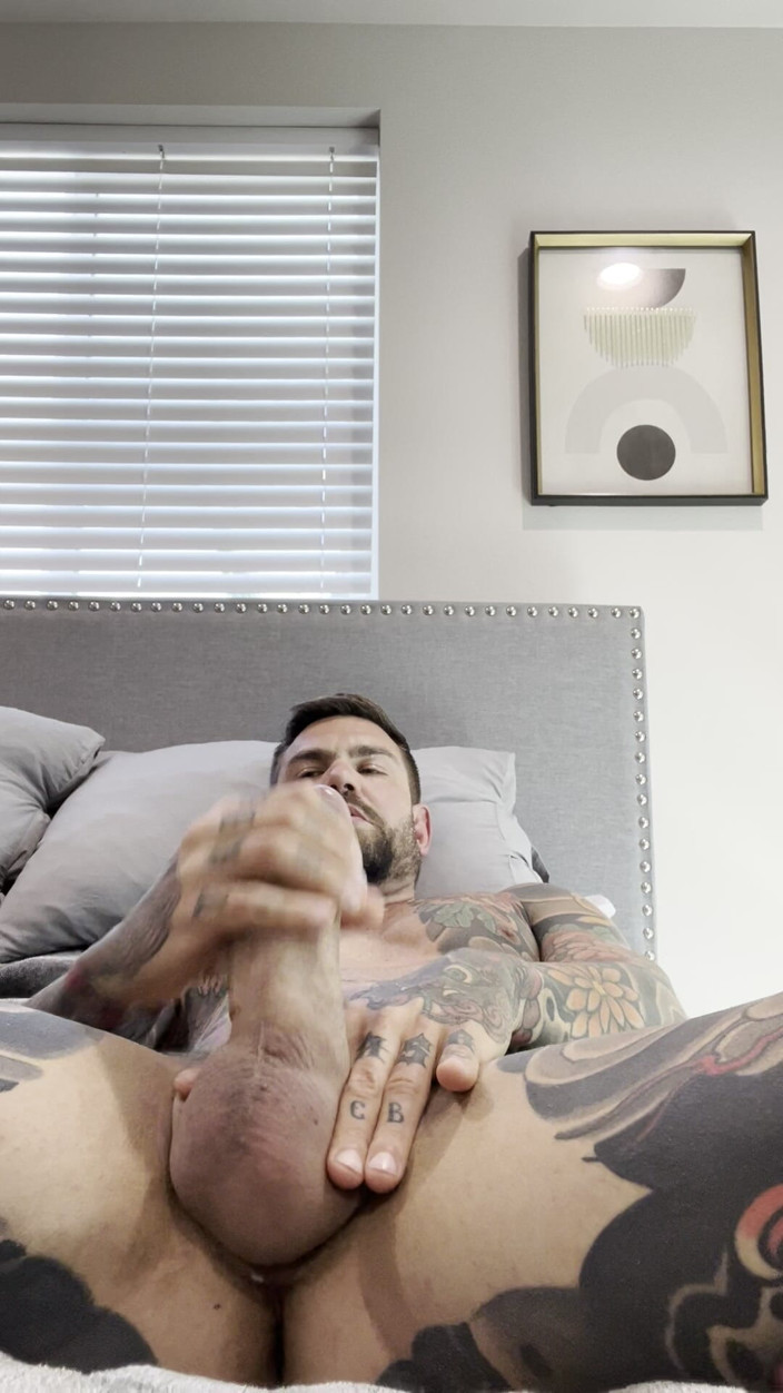 Juan Lucho Gay: Pohledný Španěl Je Znepokojen