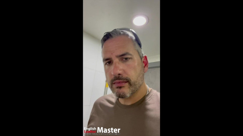 EnglishLeathermaster: 25 minut wielu filmów sikanie od nieobrzezonego tatusia