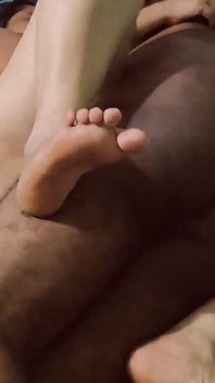 Bhabhi dokucza chłopakowi w jej sypialni