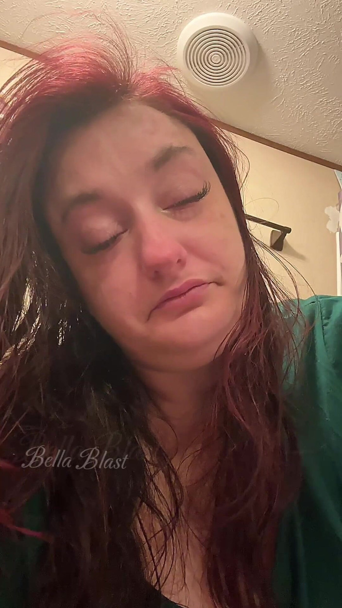 BellaBlast: Toro- lotta in bagno da vicino della mia faccia con...