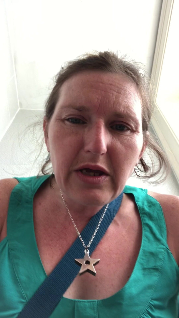 Pissing Paradise: Enorme pis in openbare toiletten van Rachel Wriggler, de schoonheid...