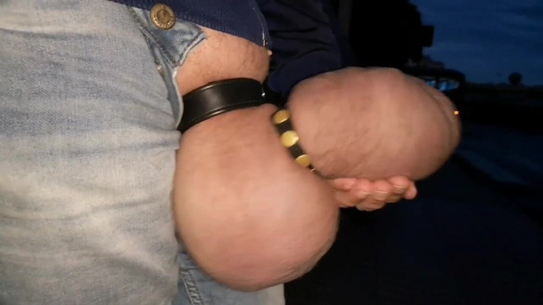 Monster_Meat_: 在街上手淫