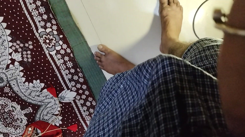 Anar Kali: 彼女の友人のチンポをしゃぶる熟女