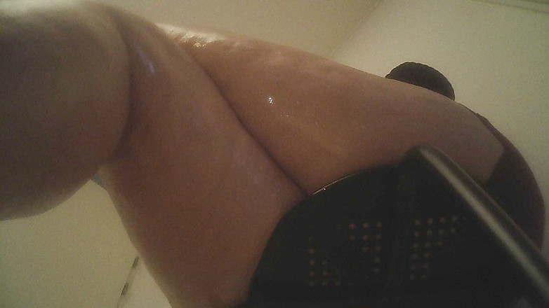 MisS Angel: Gluren naar mijn ups terwijl je mijn schoenen poetst