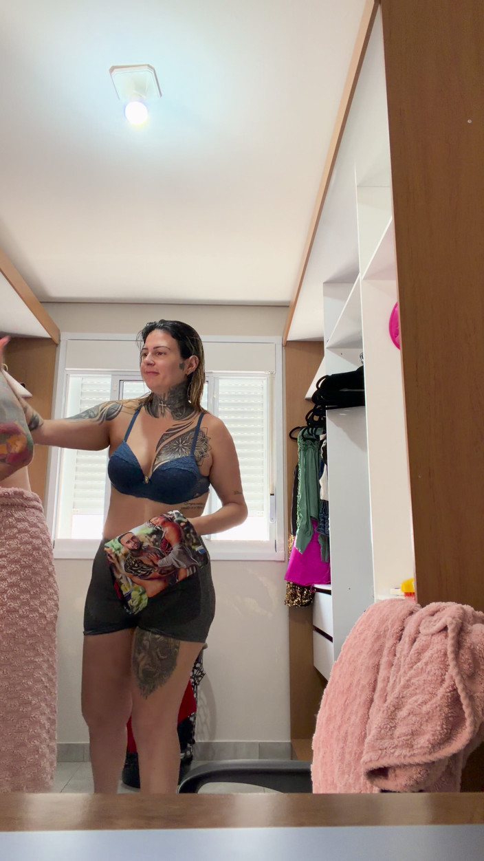 Couple dna: Neighbor Catches Lady Dna in Her Moment of Beauty and...