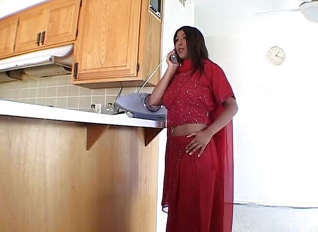 Best Pornstars: Gorąca MILF cieszyć się dobrym waleniem w podłogę