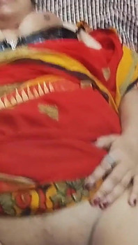Sexy Bangoli MILF Bhabhi Gets Hard Fucked by Her Servant