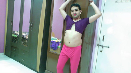 Cute & Nude Crossdresser: สวีท ซิสซี่ ครอสเดรสเซอร์ เฟมบอย ลูกอมหวานในเสื้อครอปกับกางเกงรัดรูป