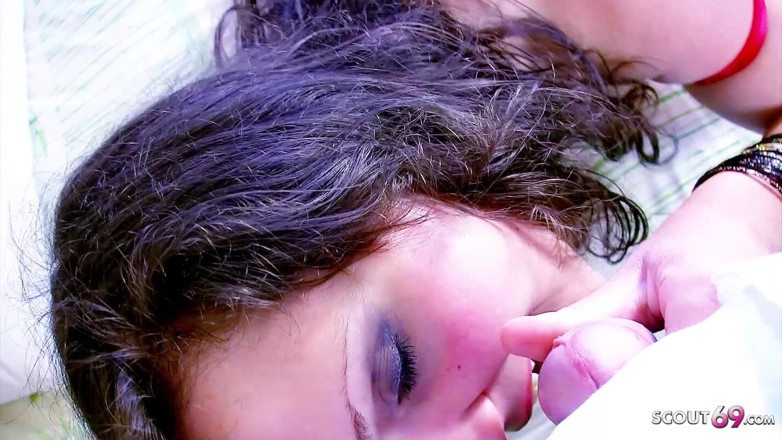 Full porn collection: 天然奶子的可爱少女Nathalie被继父干