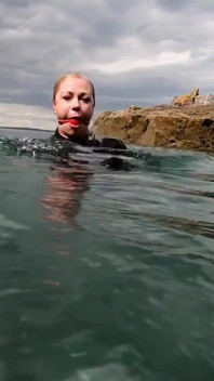 Ocean Tali Perhambaan dengan ballgag dalam pakaian basah