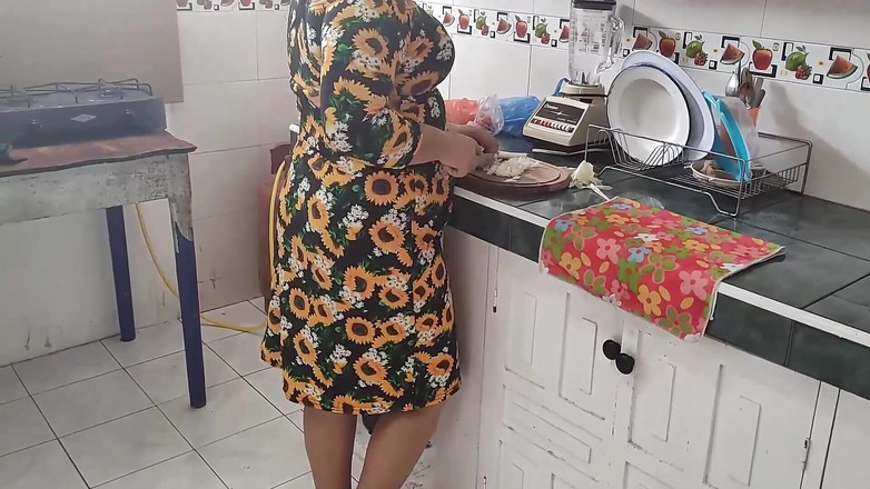 WhysMom: Moje nevlastní matka mi říká, jak bych měl šukat svou přítelkyni, zatímco...