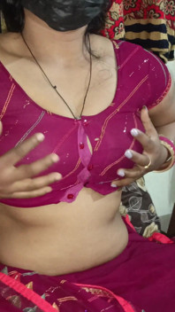 Pinky Bhabhi werd de hele nacht lang in saree en blouse geneukt