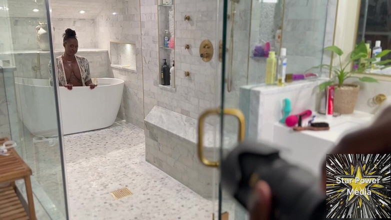 Star Power Media: Sultry Soak: giana si cewek nakal lagi mandi sambil menggoda