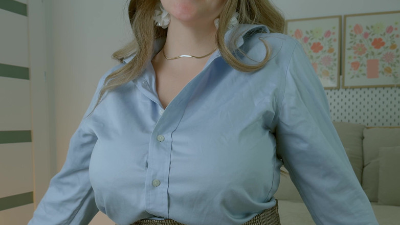 Mrs Wetslavs: O soție dolofană elegantă cu sâni uriași se masturbează
