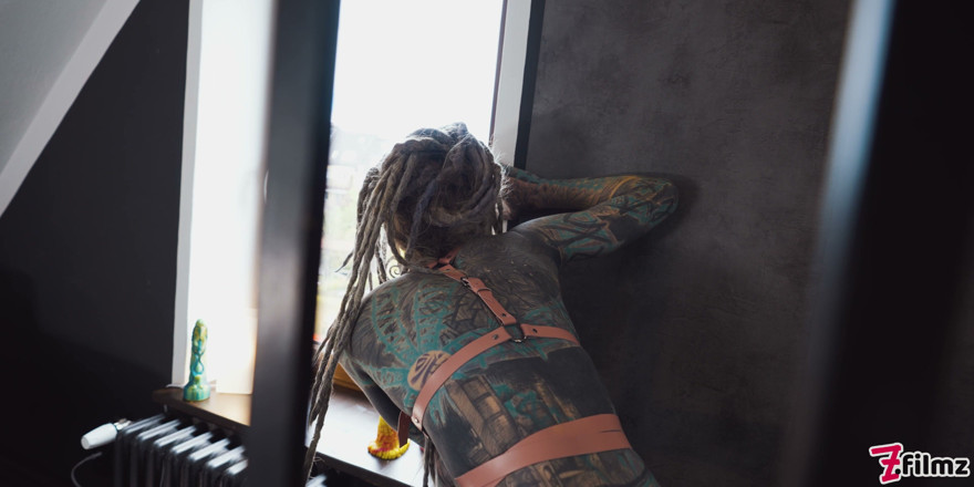 Z-Filmz: Big Squirt From Tattoo Girl in High Heels - Hard Anal...