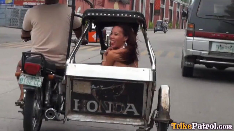 Trike Patrol - Tuk Tuk Patrol: Cewek pinay super sange menetaskan air mani di bola besar