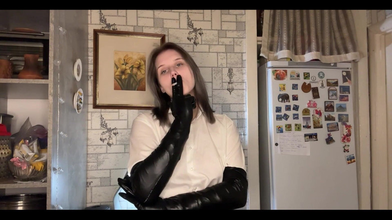 MertyXXX: Kouření v rukavicích