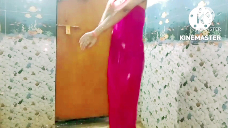 Ankurpriya000: Sorellastra in bagno calda e calda india