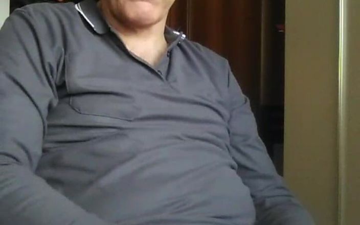 Setesesso7: Davide belt tijdens een liveshow een sletterige vriend van hem...