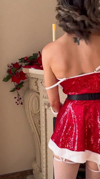 Soția are parte de un vibrator în cur, apoi ejaculare înăuntru dublă de la soț și prieten / a doua tură alunecoasă