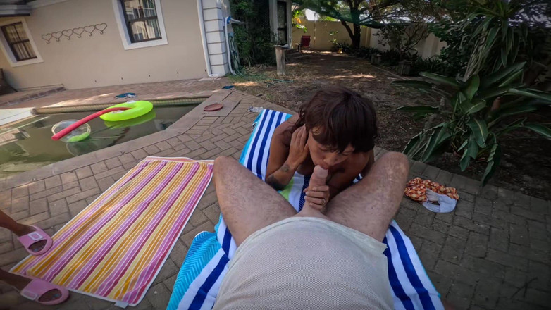 Twisted Nymphs: 꼬인 님프 - Rosie and Pam의 섹시한 풀 파티 - 2부