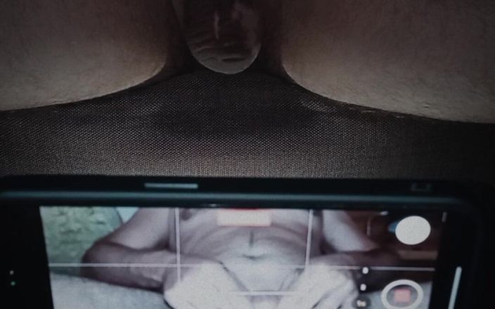 White Ukrainian Dick: Beyaz sünnetsiz penis mastürbasyonu çekiyor.