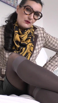 Futai strict al nasului, pizda și ejacularea în creuzetele de muls! Lady Victoria Valente