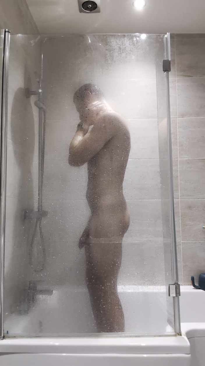 Nathan Forest: Mírame en la ducha