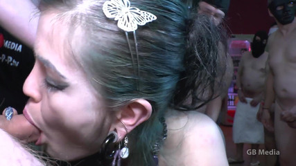 GangBang-Dream: 3 děvky dirty cum hry v gangbangu