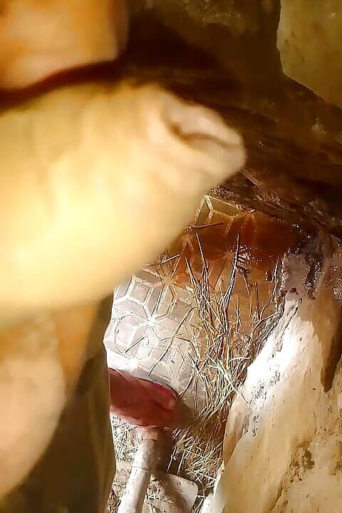 Gangbang straight: Писяючий хлопець у ванній кімнаті показує