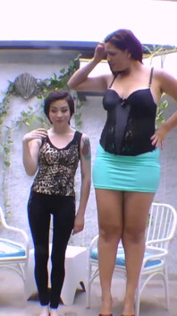 เลสเบียนครอบงำ - สาวยักษ์ VS วัยรุ่นตัวเล็ก