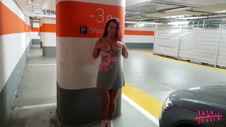Aische Pervers: Pissing in the mouth