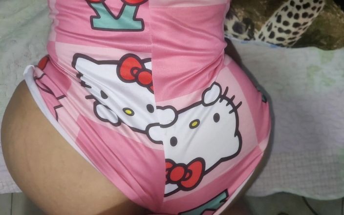 anal_queen_amateur: La giovane MILF mostra il suo culo stretto