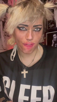 Proměň mě ve svou hloupou bimbo děvku