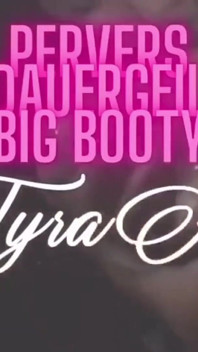 Üç doyumsuz orta yaşlı seksi kadın oyuncaklarla birbirini tatmin ediyor