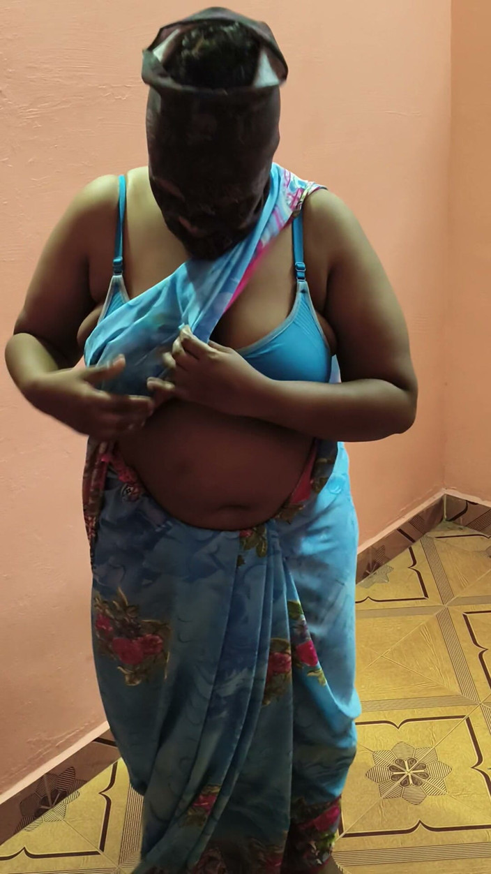 Jessika: Saree hot ibu tiri gemuk lagi ganti baju