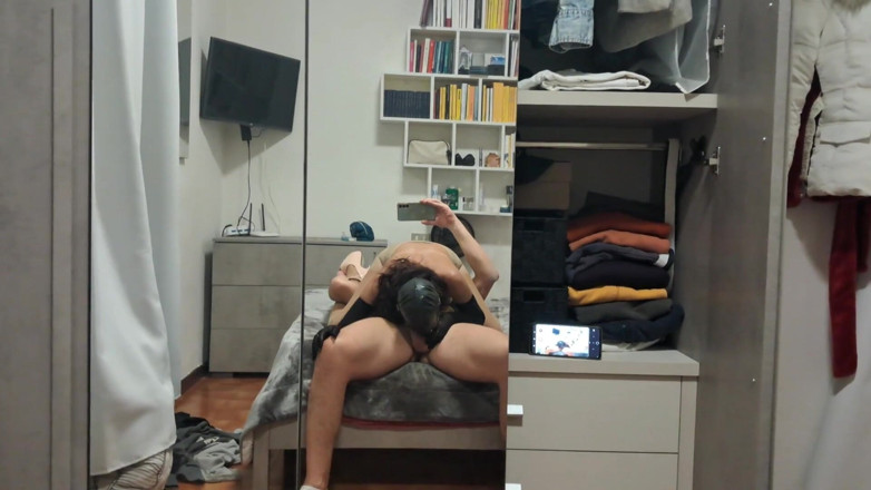 LauraOnHeels: MILF mengambil zakar di mulutnya ke belakang, pandangan POV