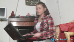 Foot Fetish HD: Valentina, sexy hnědovlasá teenagerka má tolik ráda své nohy