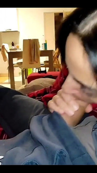 Viene silenzioso per scoparmi, mentre mio marito è in camera da letto
