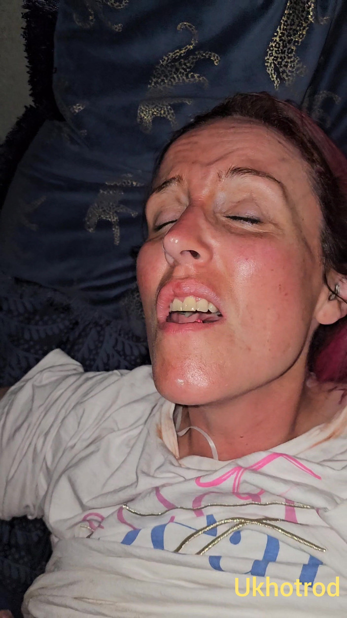 UK Hotrod: Anale creampie zonder condoom op vocale kreunende vrouw