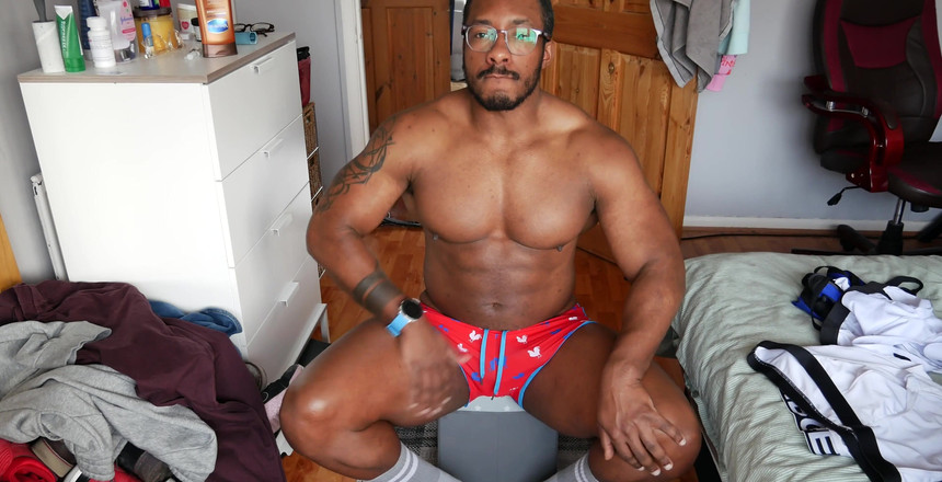 Amadeus: Manter o pau duro é um desafio..