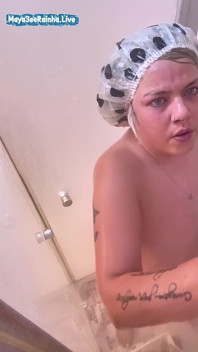 Povislá brazilská bbw milf bohyně lathering v parní sprše