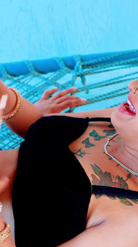 Bhabhi mới kết hôn quyến rũ bởi devar hư hỏng của cô ấy trên giường